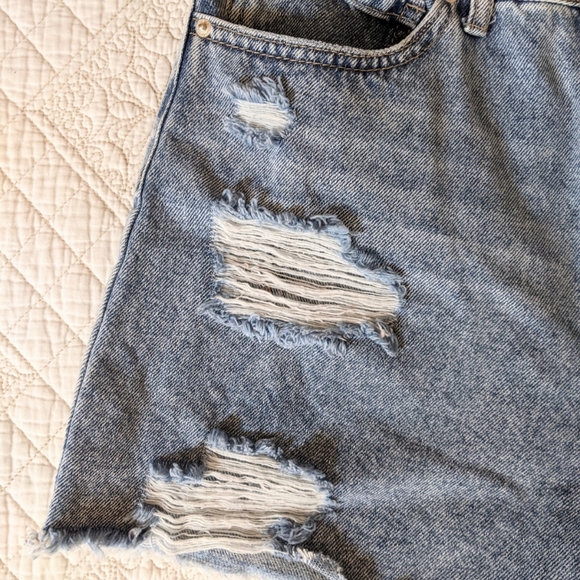 High-rise Denim Mom Jean Shorts NWOT - Picture 3 of 5